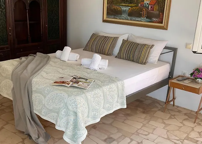 Case de vacanță King Size Bed, Terra Relaxa, Vista Al Mar, Near Achilleio Achílleion